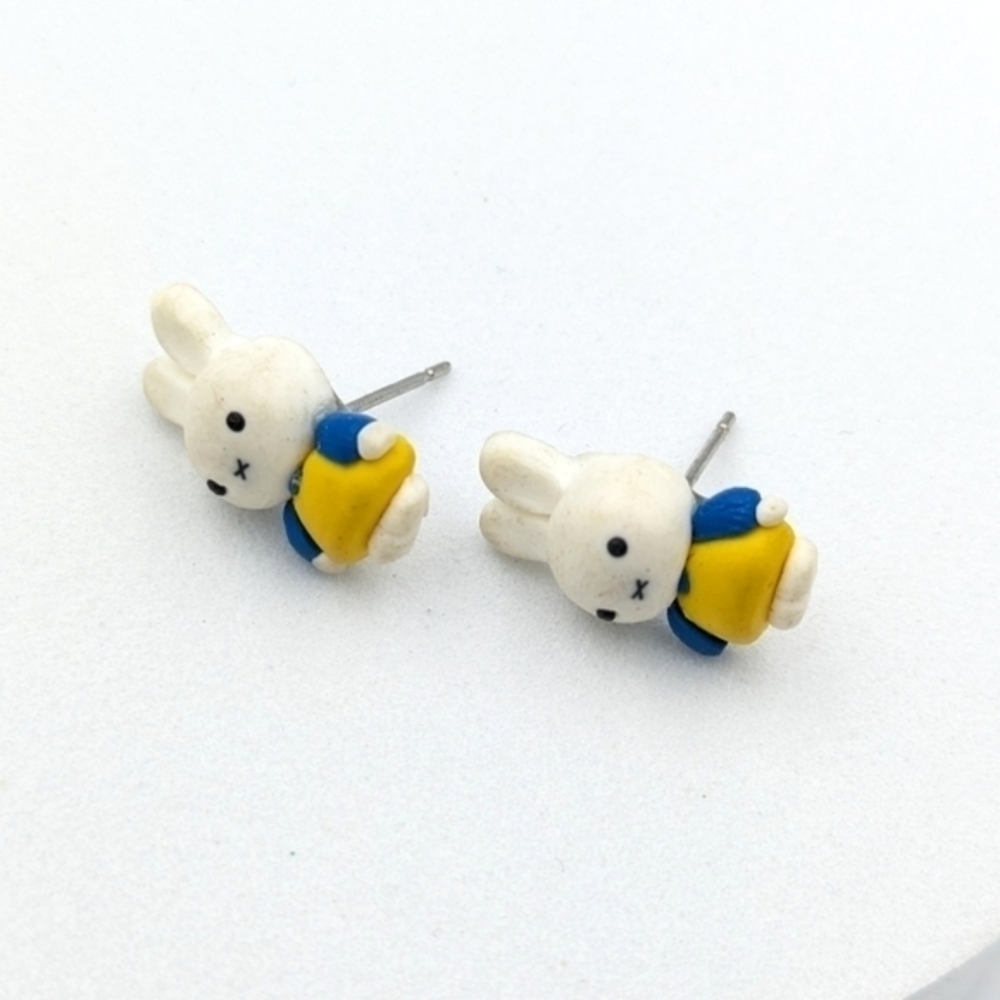 4/24$  Adorable Miffy bunny cartoon small stud earrings